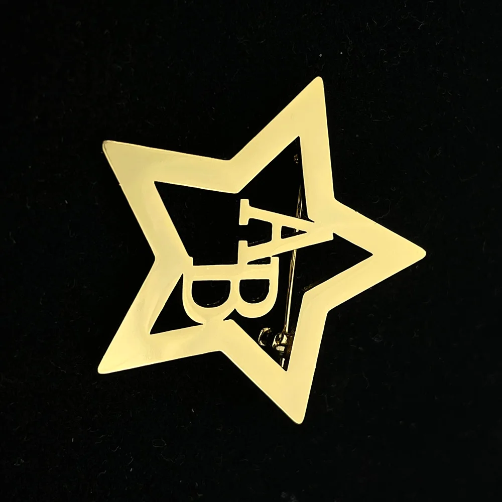 Custom Women 1-2 Initials Star Shape Brooches Personalized Stainless Steel Letter Charms Men Brooches Jewelry Gift брошь женская