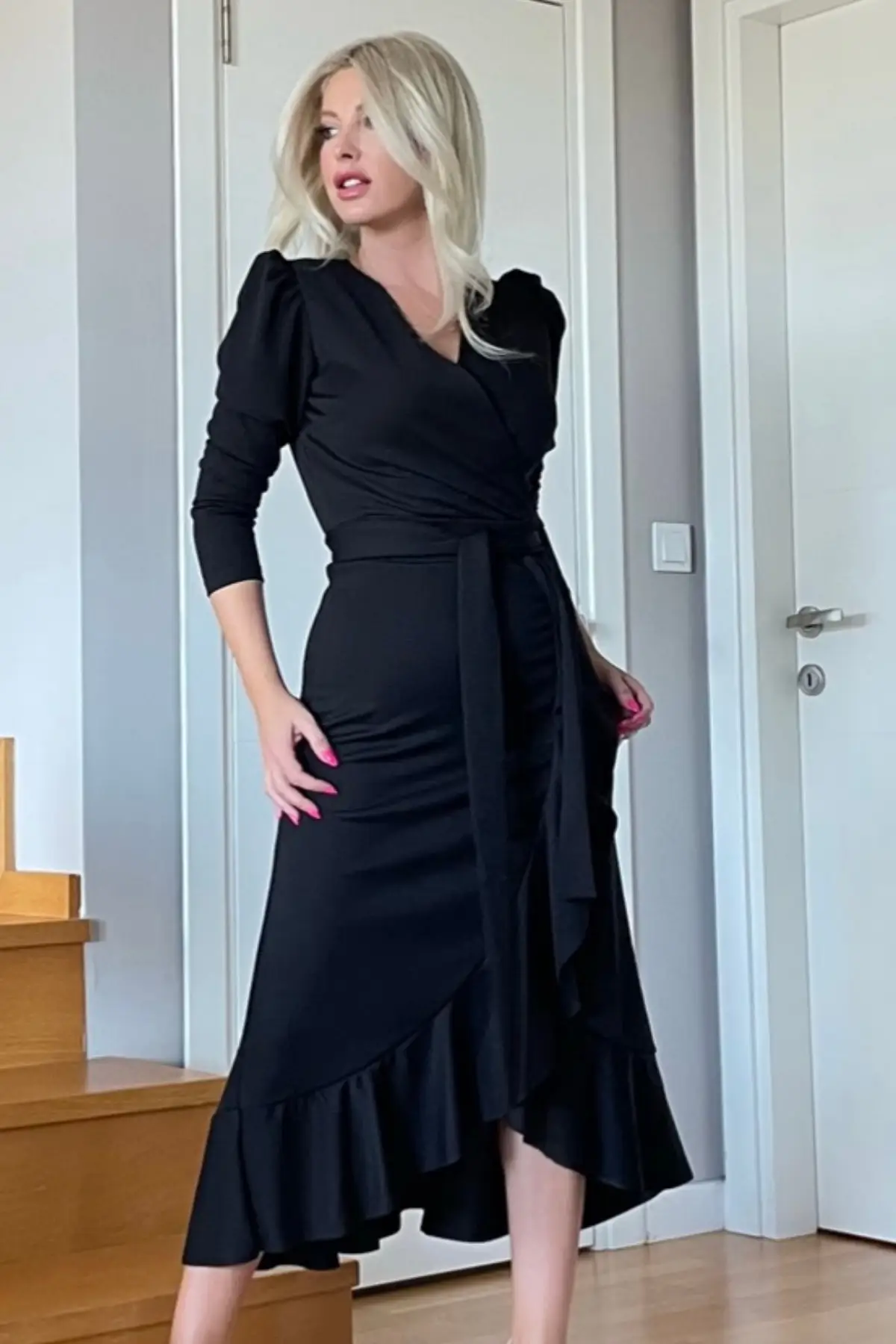 

Платье-миди с длинным рукавом и поясом, из креповой ткани