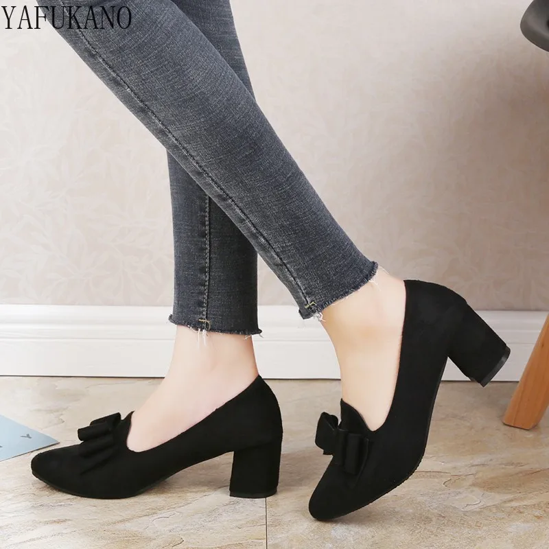 

Женские замшевые туфли с бантом и острым носком, на высоком массивном каблуке 5 см