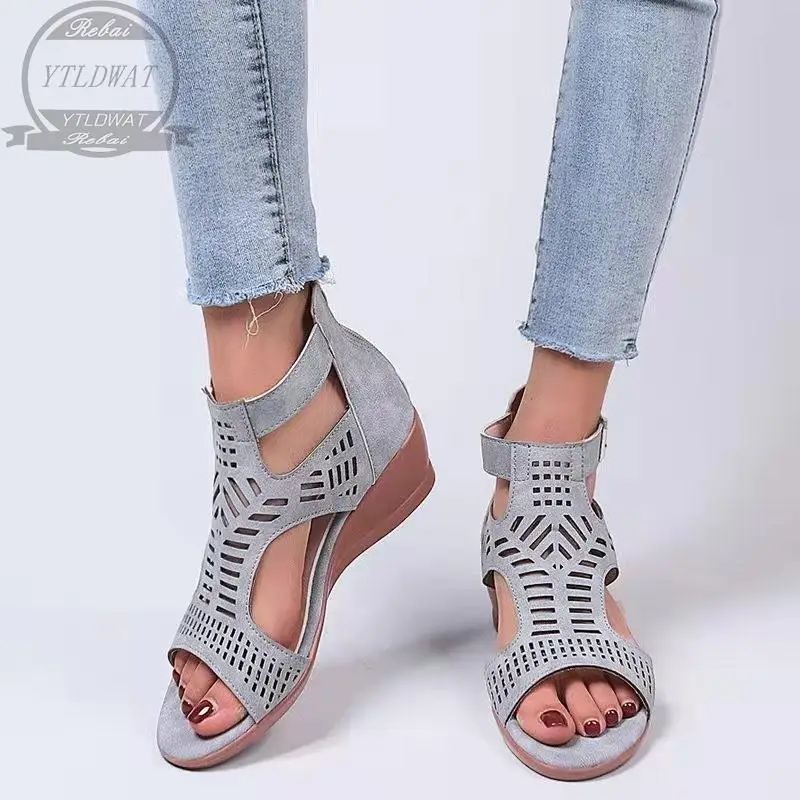 Женские винтажные босоножки на танкетке с открытым носком среднем каблуке |