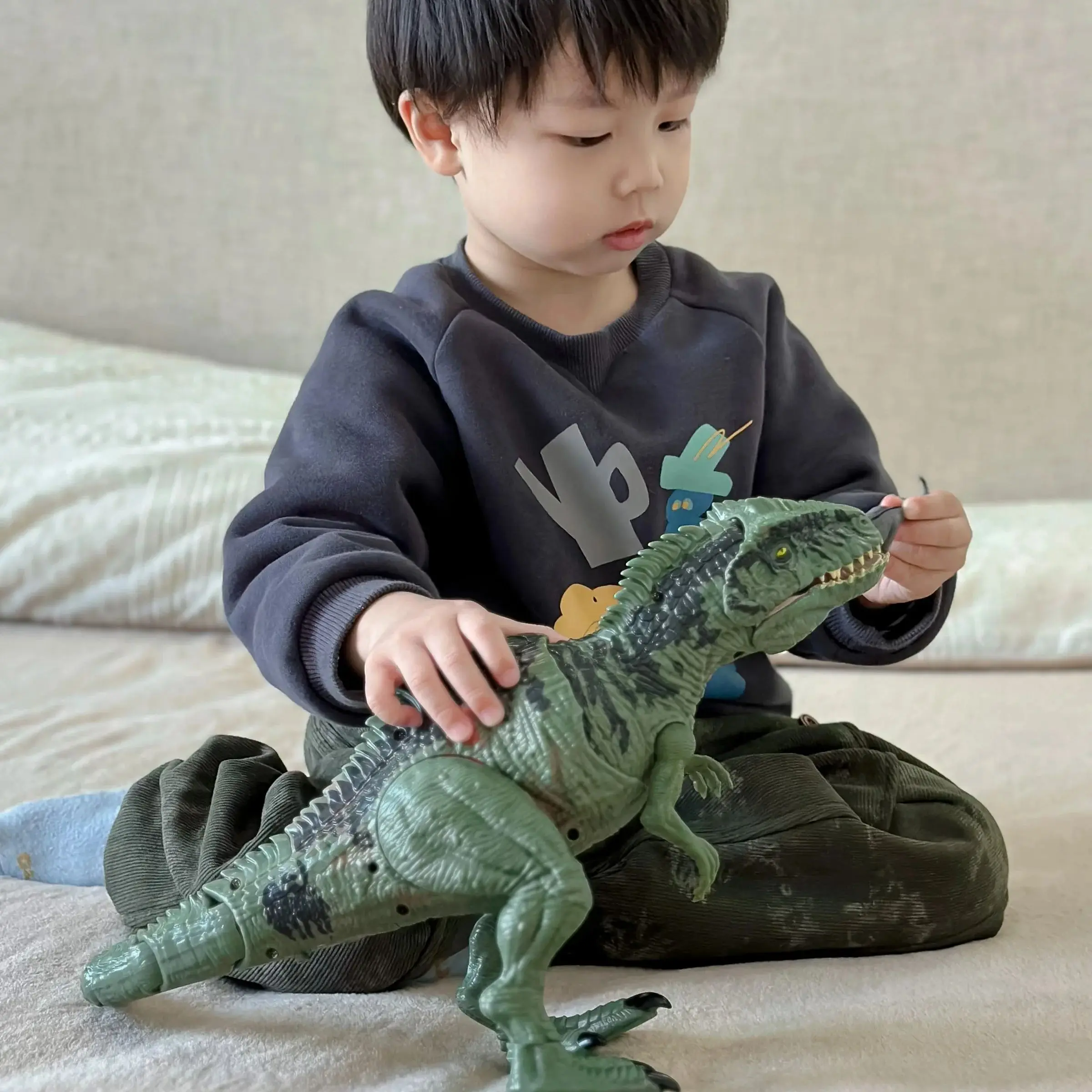 Мир Юрского периода Dominion Strike N Roar Giganotosaurus Игрушка-динозавр с ярким движением, звуком и световым эффектом, детский подарок на день рождения (art.: 3920ca60b0cbe) - 3920ca60b0cbe