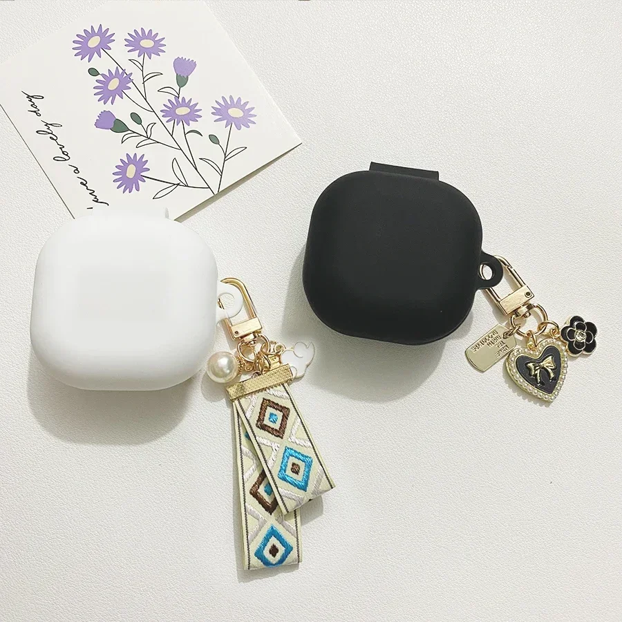 Чехол для наушников EarFun Air Pro 4 модный ремешок с цветочной подвеской/милый медведь