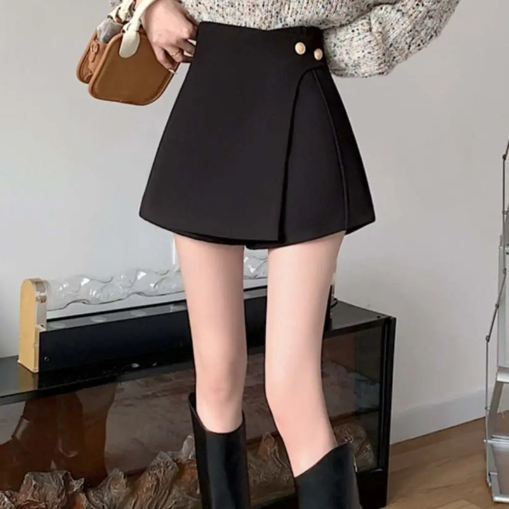 Асимметричные шорты-двойки трапециевидной формы облегающие спортивные