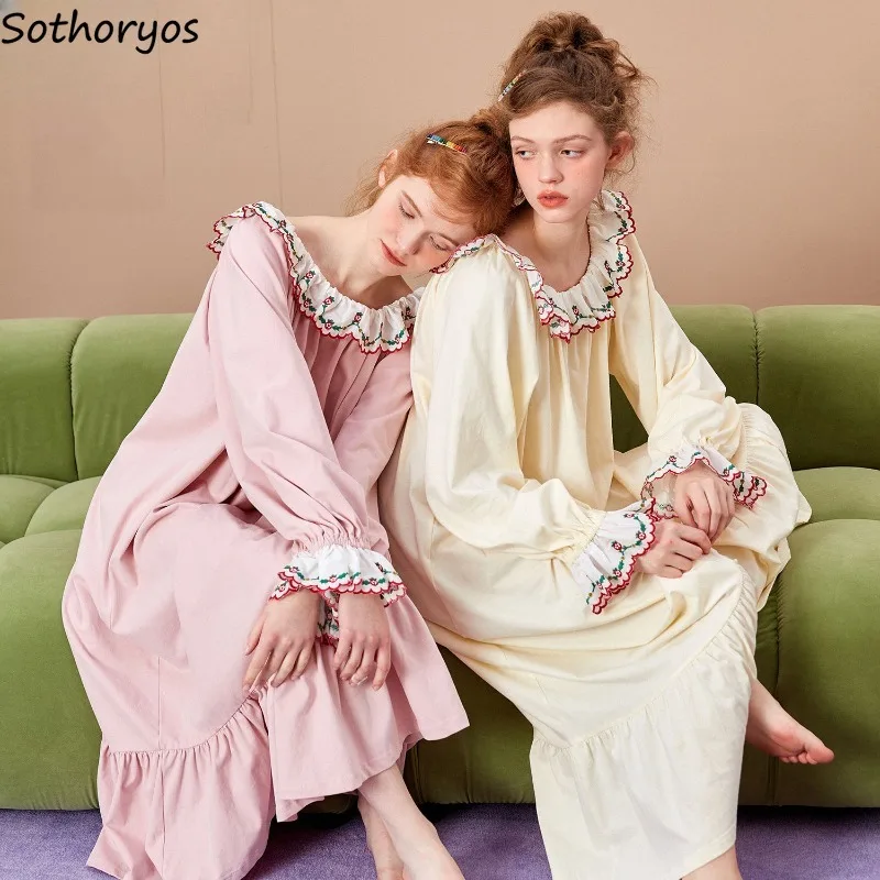 Ночная рубашка с вышивкой клубники Женская милая полупрозрачная Пижама