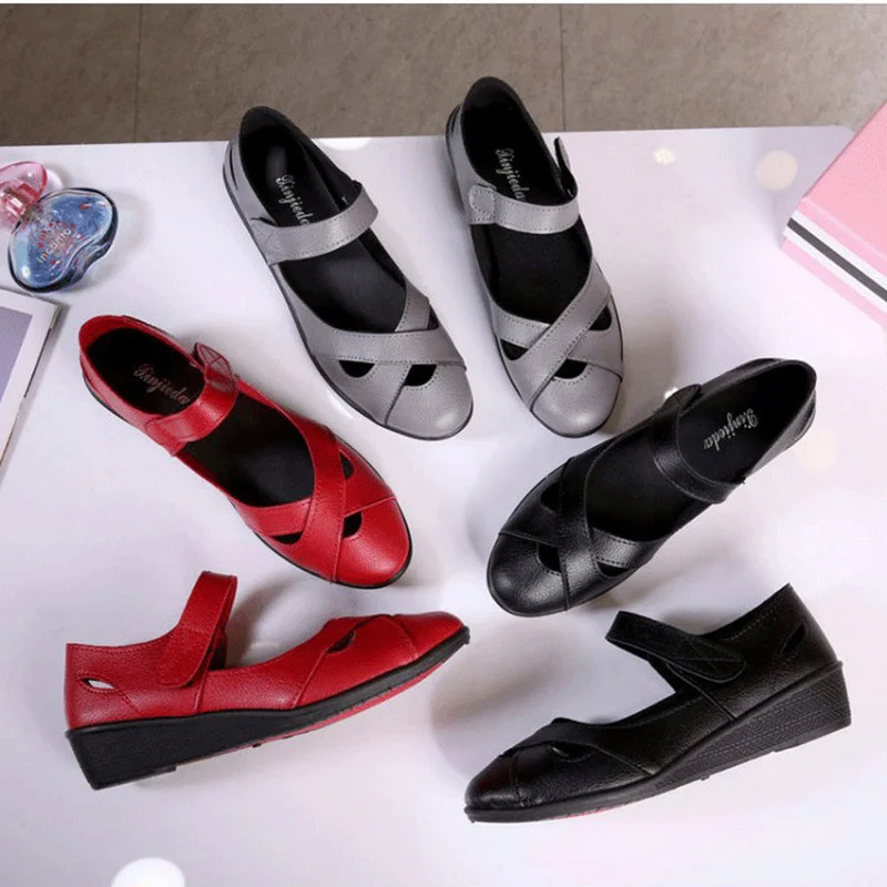 

Flat mother shoes for the elderly summer breathable leather sandals middle-aged ladies flat casual mother sandals women shoes