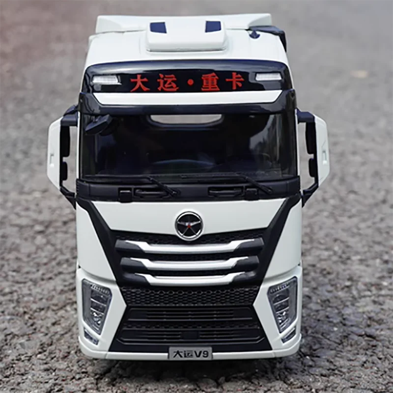 Литой тяжелый грузовик DaYun V9 в масштабе 1:24