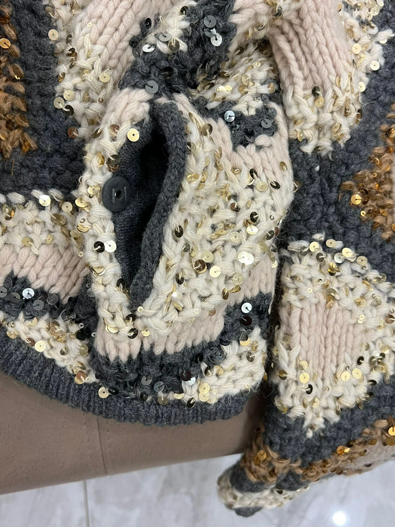 Рисунок 5 - Женский трикотажный свитер с капюшоном