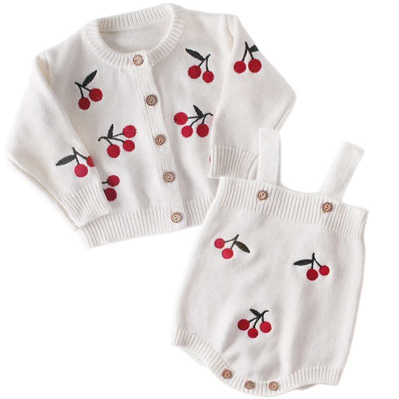 

Детский вязаный кардиган с вышивкой, на возраст 0-3 года