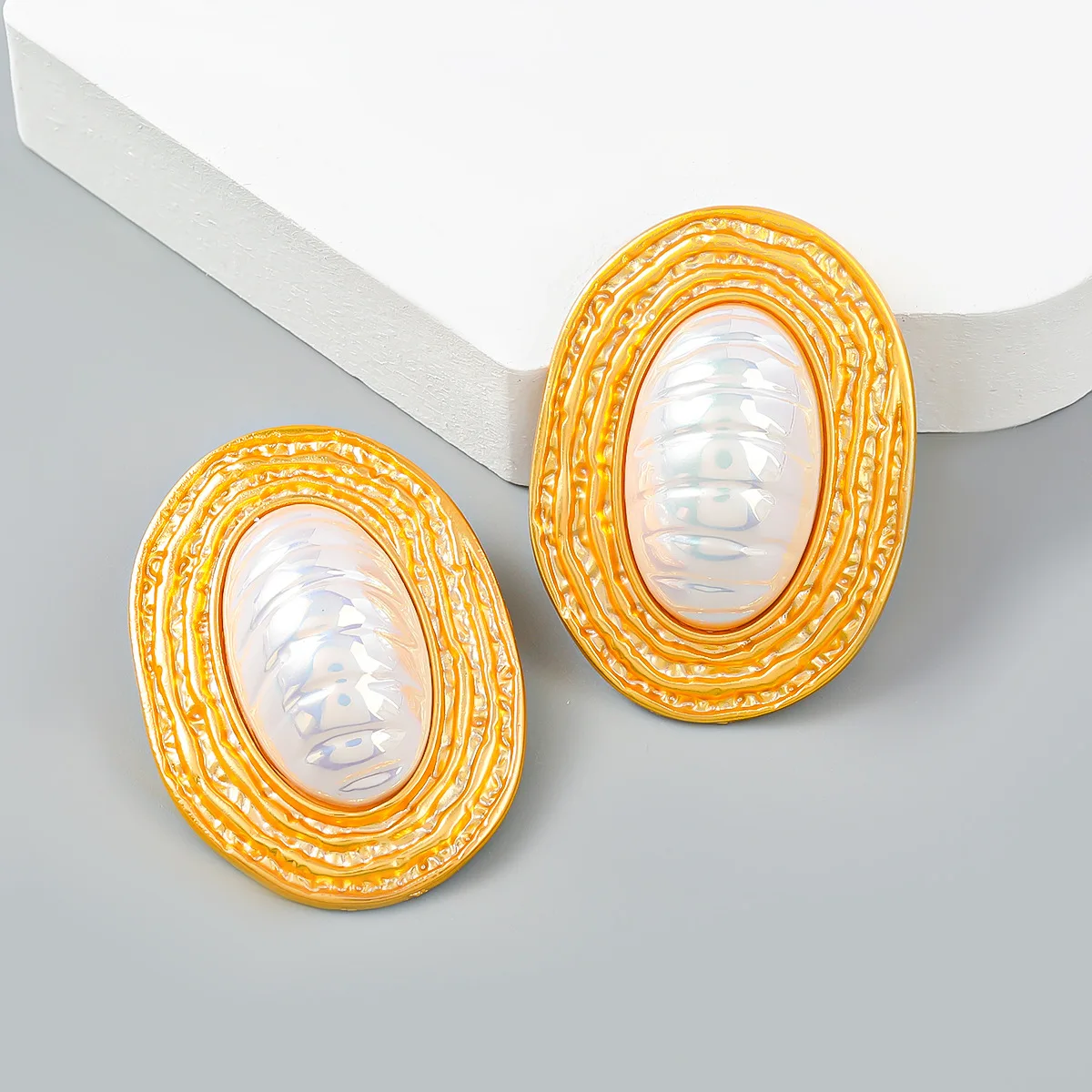 

Vintage Golden Irregular Geometric Metal Pearls Drop Earrings for Women ZAA Jewelry Holiday Party Accessories