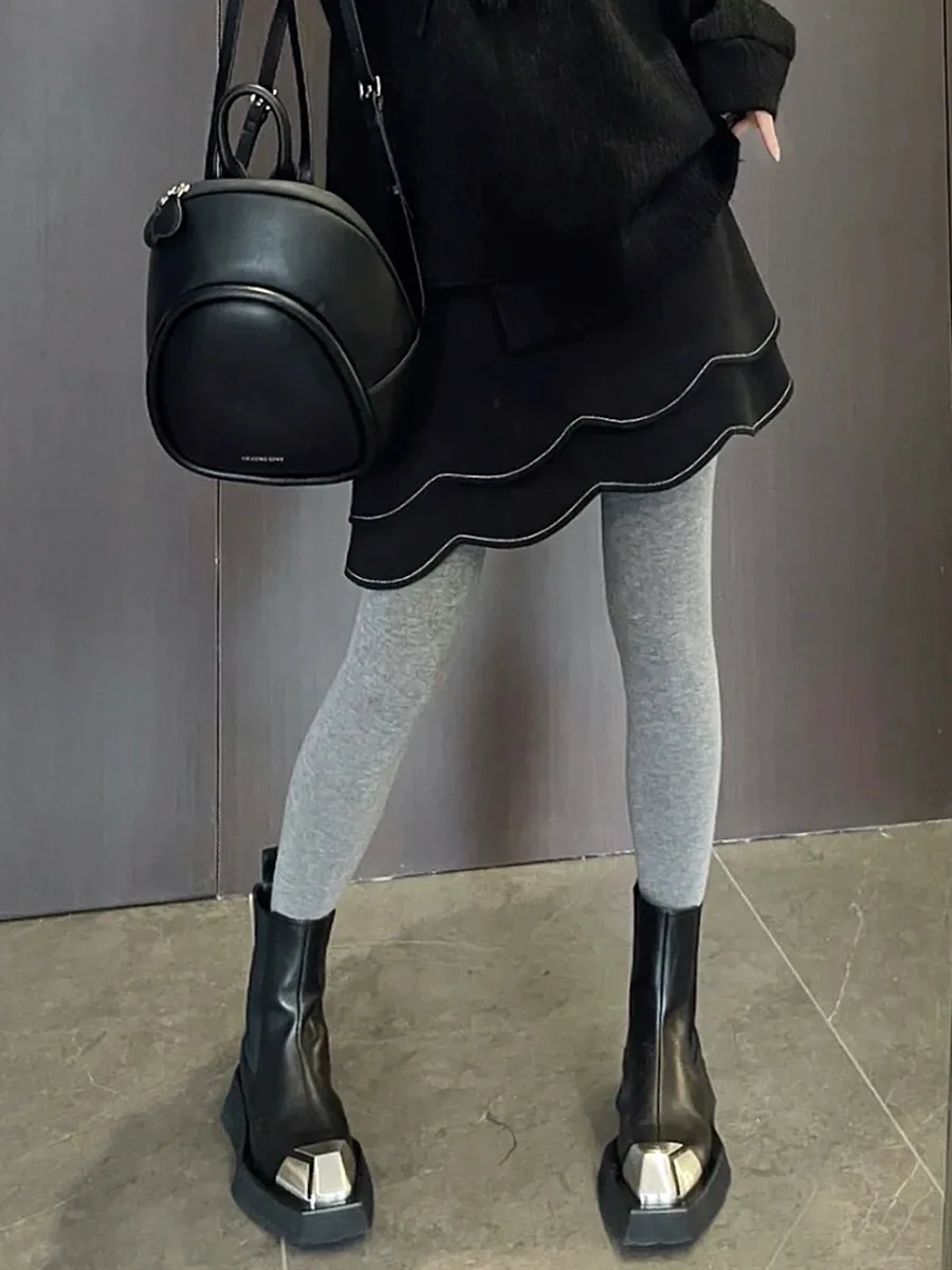 

Женские ботинки челси в британском стиле, высокие черные полусапожки на платформе, с металлическим квадратным носком, без застежки, Ретро стиль, короткая обувь