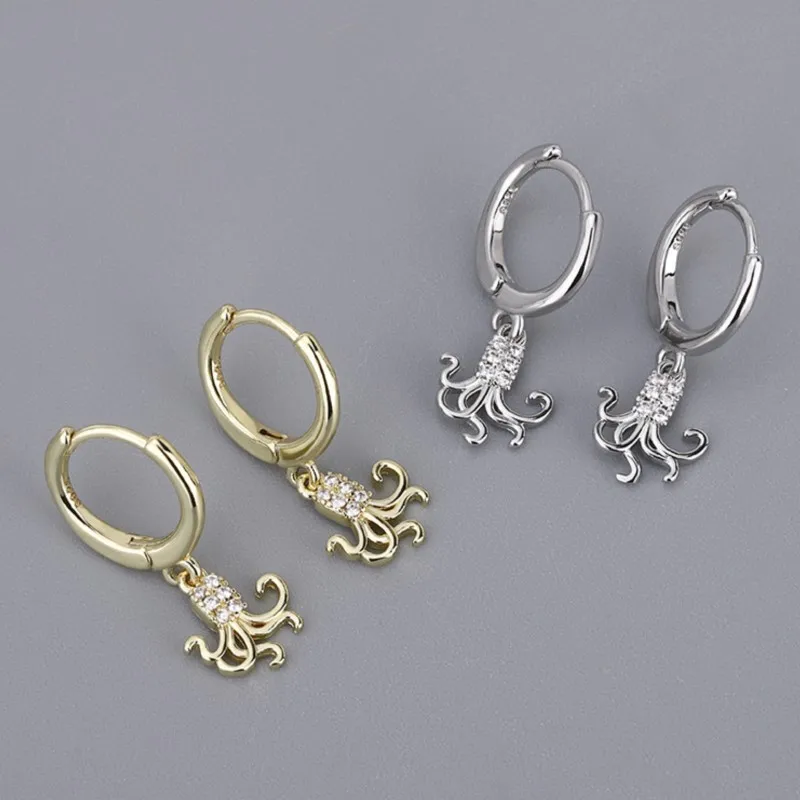 Женские серьги-кольца в виде осьминога с инкрустацией из циркона