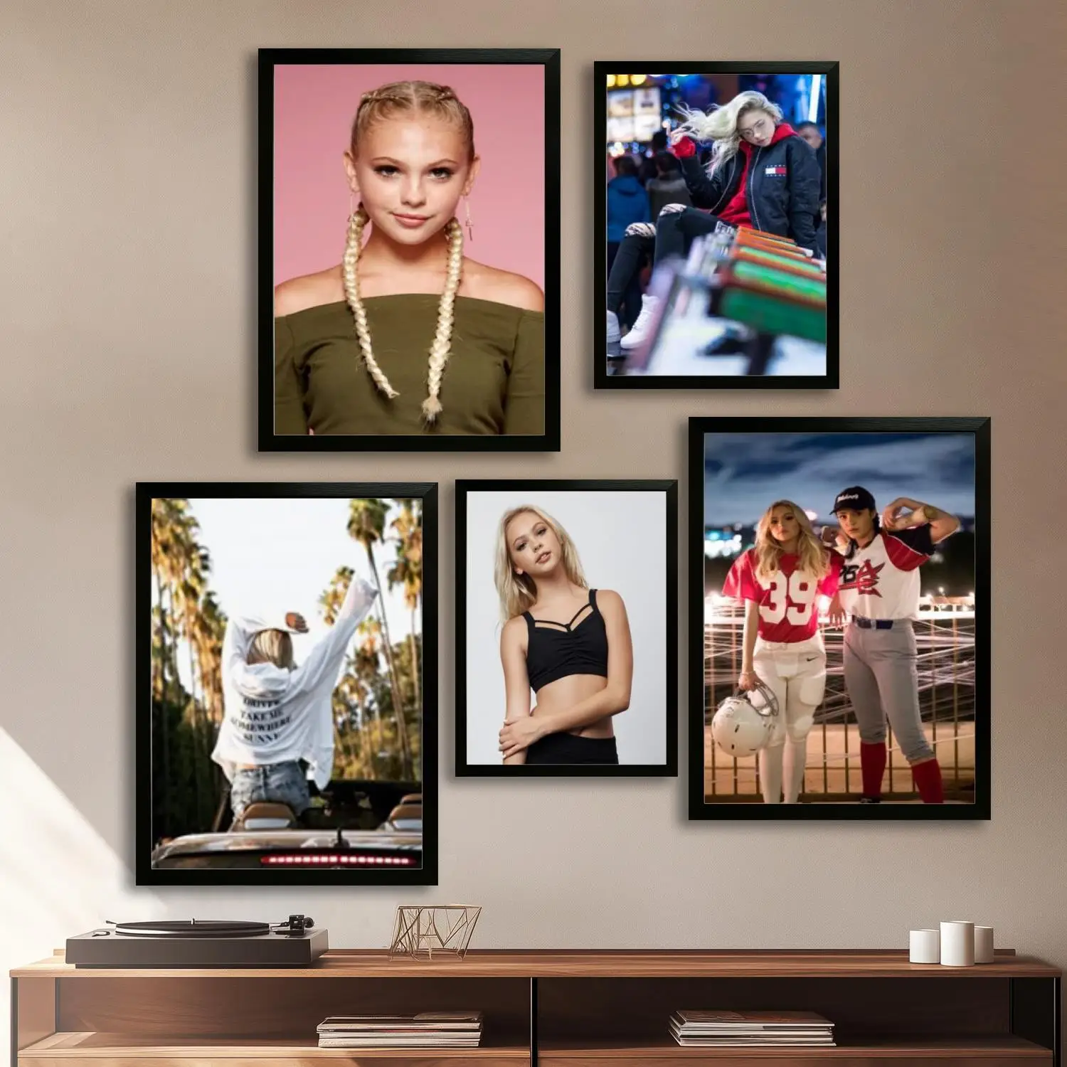 Художественный постер Jordyn Jones