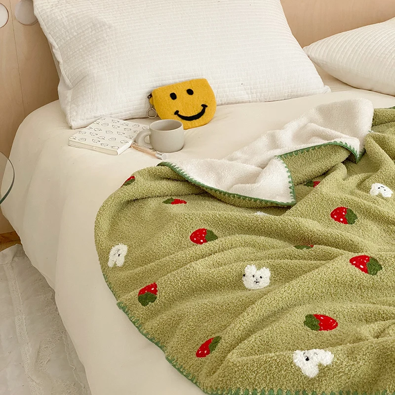 

Seasons Four Function Baby Fleece Skin Warming Puppy Cute Embroidery Edging Nap Air Conditioning Blanket Cover
