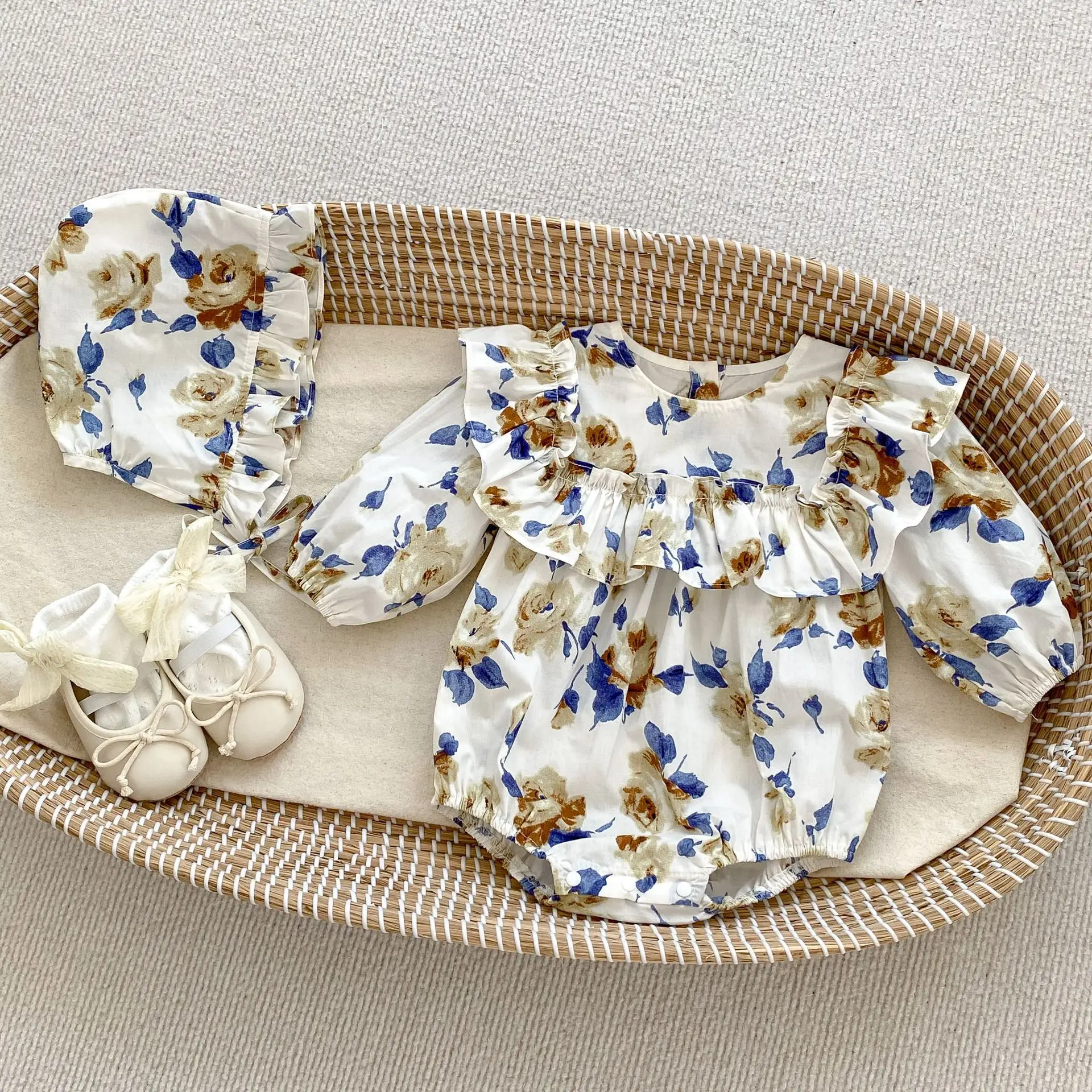 

Autumn Newborn Toddler Floral Ruffle Long Sleeves Bodysuit Girl Infant Fashion Flower Print Cotton Loose Onesie+ Lacing Cap 2pcs