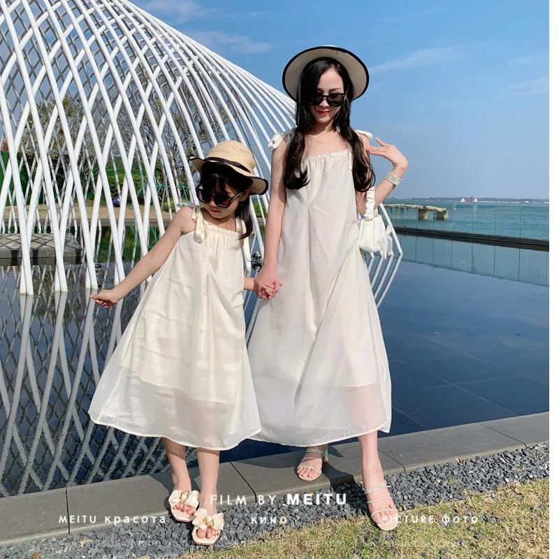 

White Mother and Daughter Party Dress 2023 Summer Mom Baby Girls Matching Beach Wear Mommy and Me Clothes Vacation Women Dresses