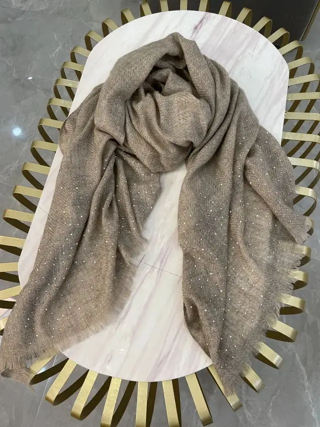 Рисунок 3 - Женский кашемировый шарф с бахромой