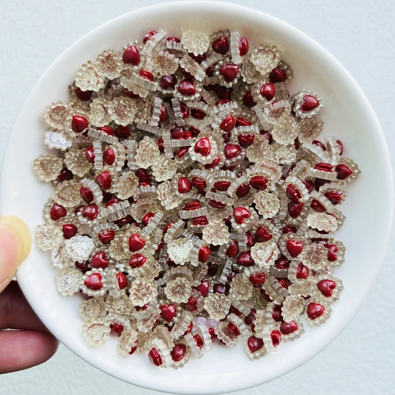 Новинка 100 шт. кавайные Мультяшные фигурки с красным персиковым сердцем из смолы