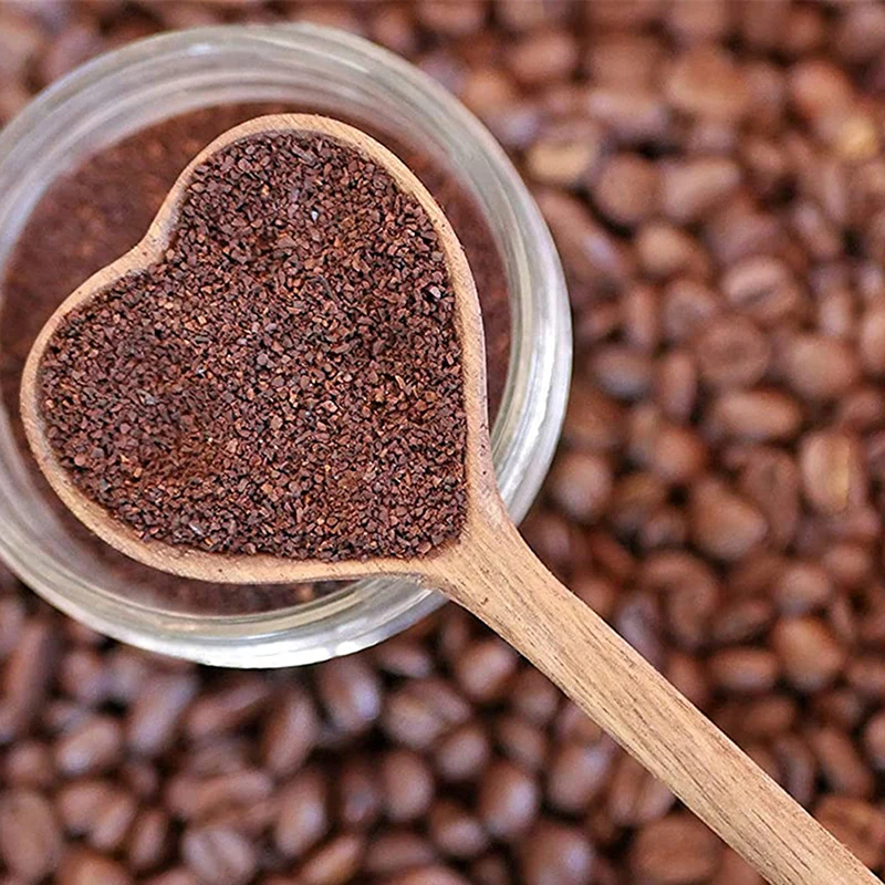 Деревянная сервировочная ложка в форме сердца