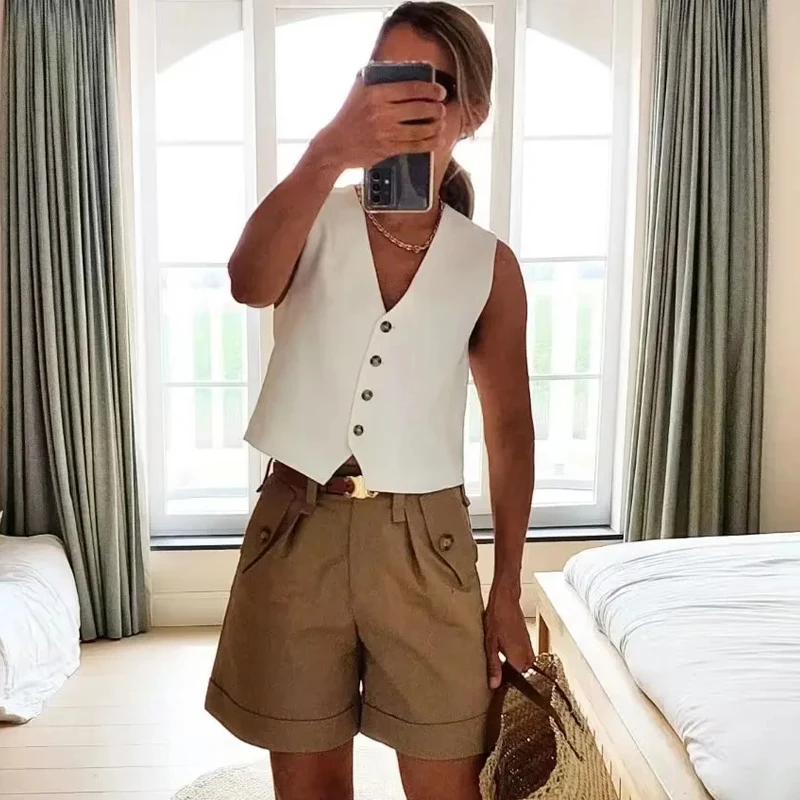 Женский короткий топ на пуговицах без рукавов