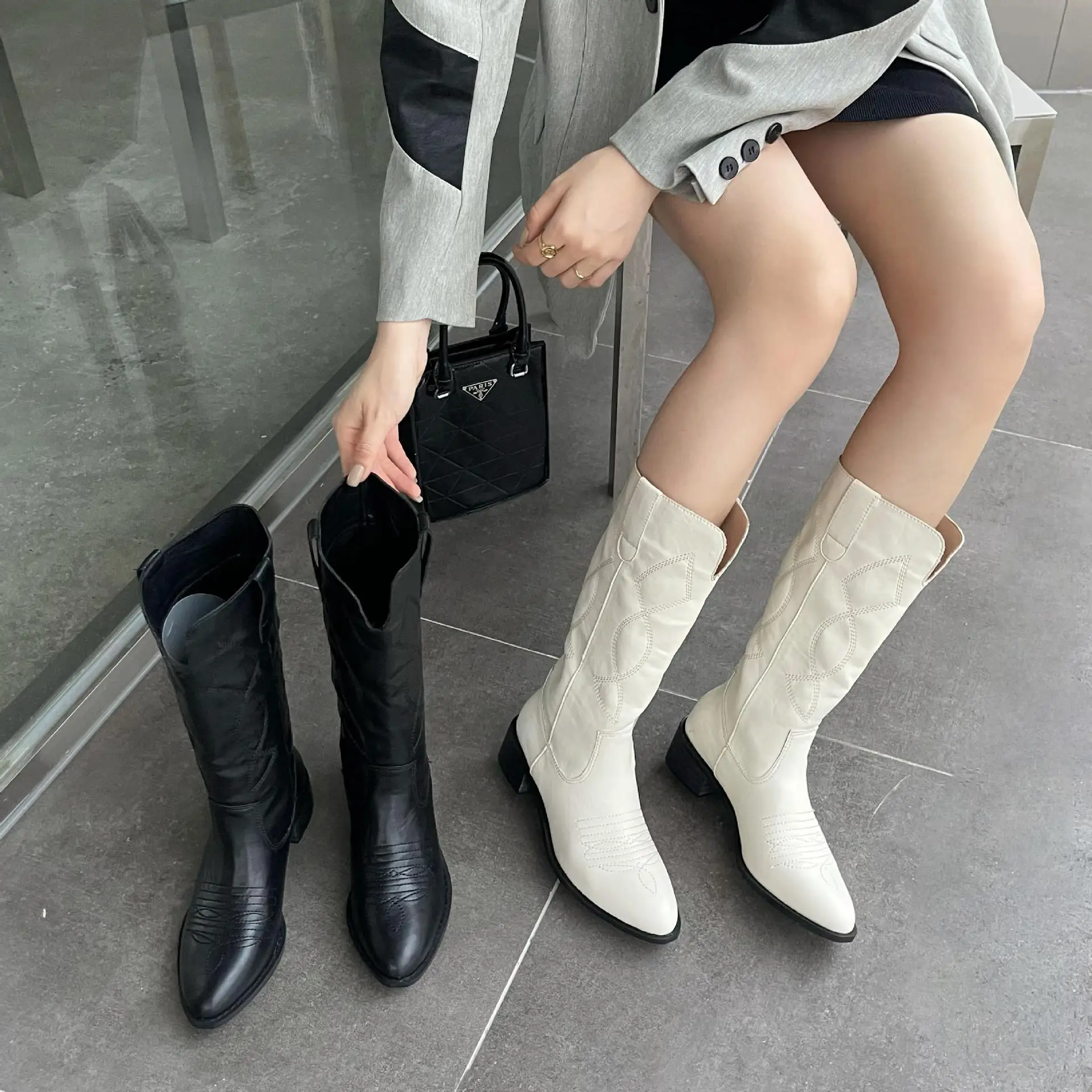 

Женские сапоги до колена, до середины икры, с острым носком