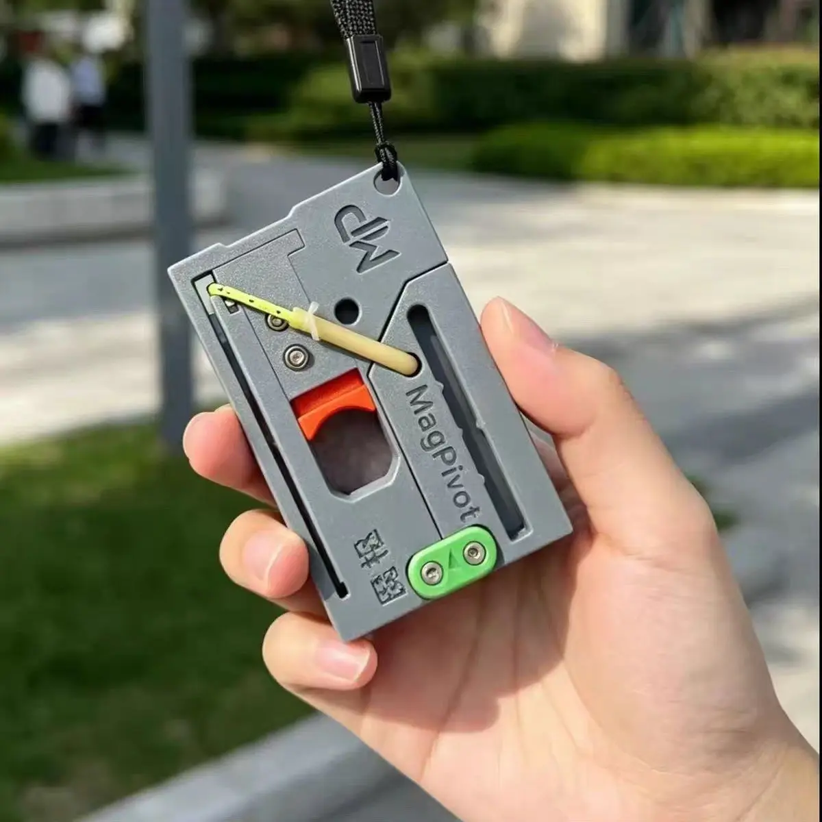 Фото Портативная складная рогатка MagaPivot Card Slingshot EDC: мини-рогатка для кармана, удобная для переноски, инструмент для активного отдыха, игрушка для детских спортивных игр №4