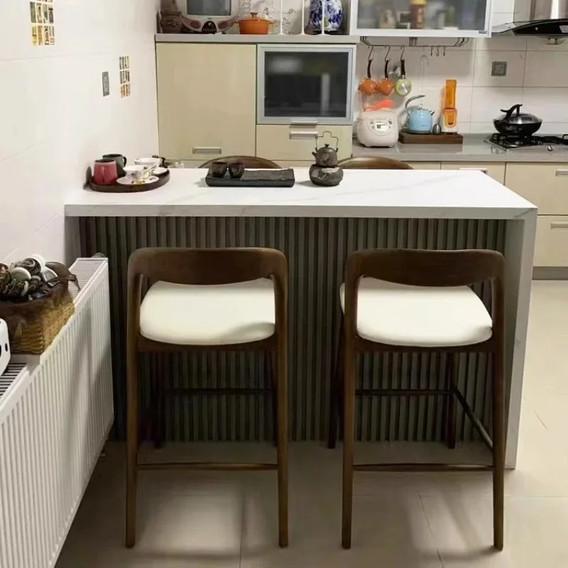 Скандинавский бытовой барный стул из массива дерева белый восковой деревянный с