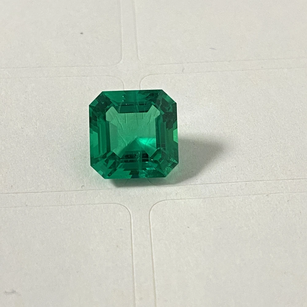 

Изумрудный камень с зеленой колонкой, 8x8 мм