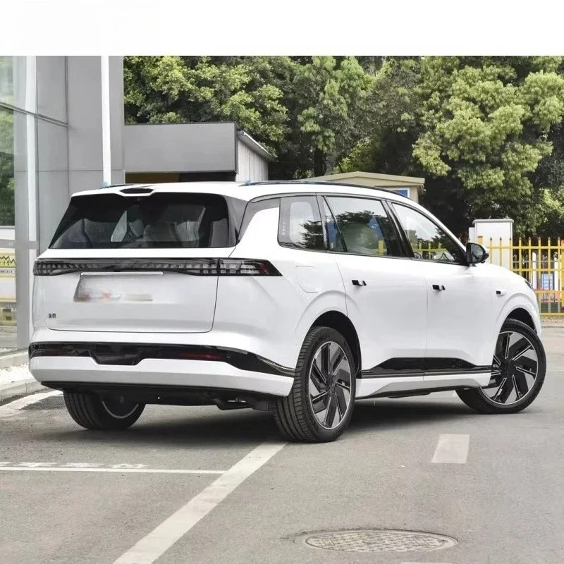 Фото Новый гибридный внедорожник Dongfeng Yipai 008 класса люкс с большим пространством, левым рулем, панорамной крышей и 6 местами №4