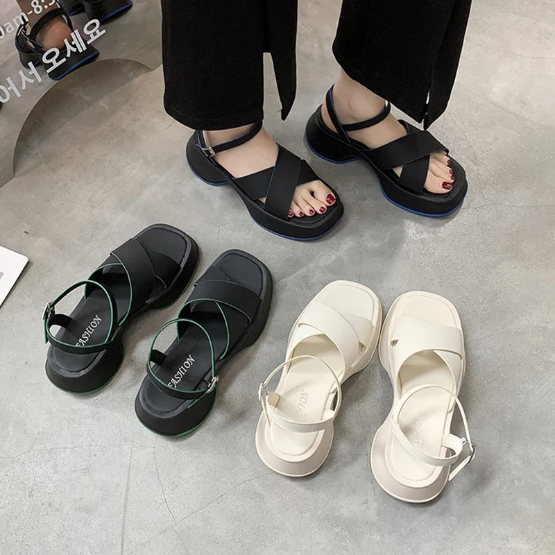 

Туфли женские в римском стиле на плоской подошве