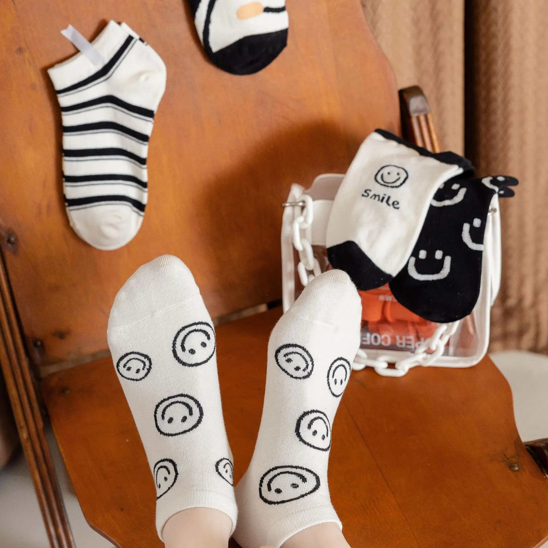 

Women Socks Smiley Print Cute Socks Fashion Spring Autumn Cotton Kawaii Smile Face Calcetines Mujer Girls Ladys Short Ankle Sox