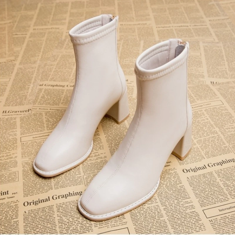 Ботинки женские короткие на среднем каблуке