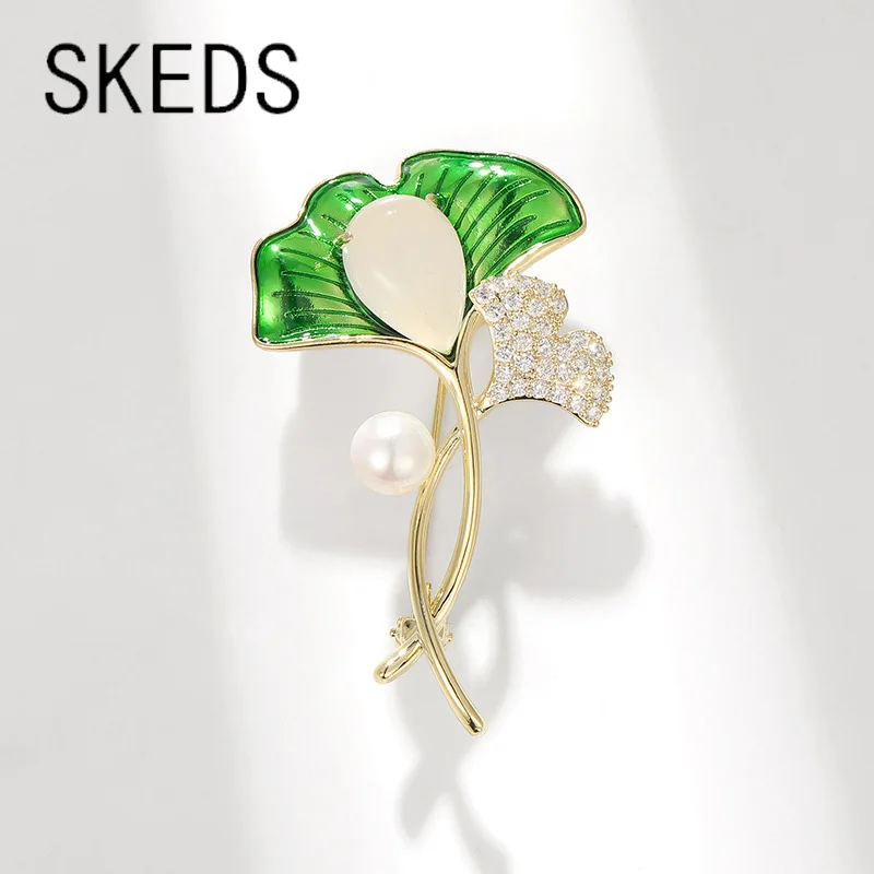 

SKEDS Fashion Classic Women High-end Lotus leaf Opal Pearl Brooches Pins Creative Crystal Casual Design Plant Badges Buckle