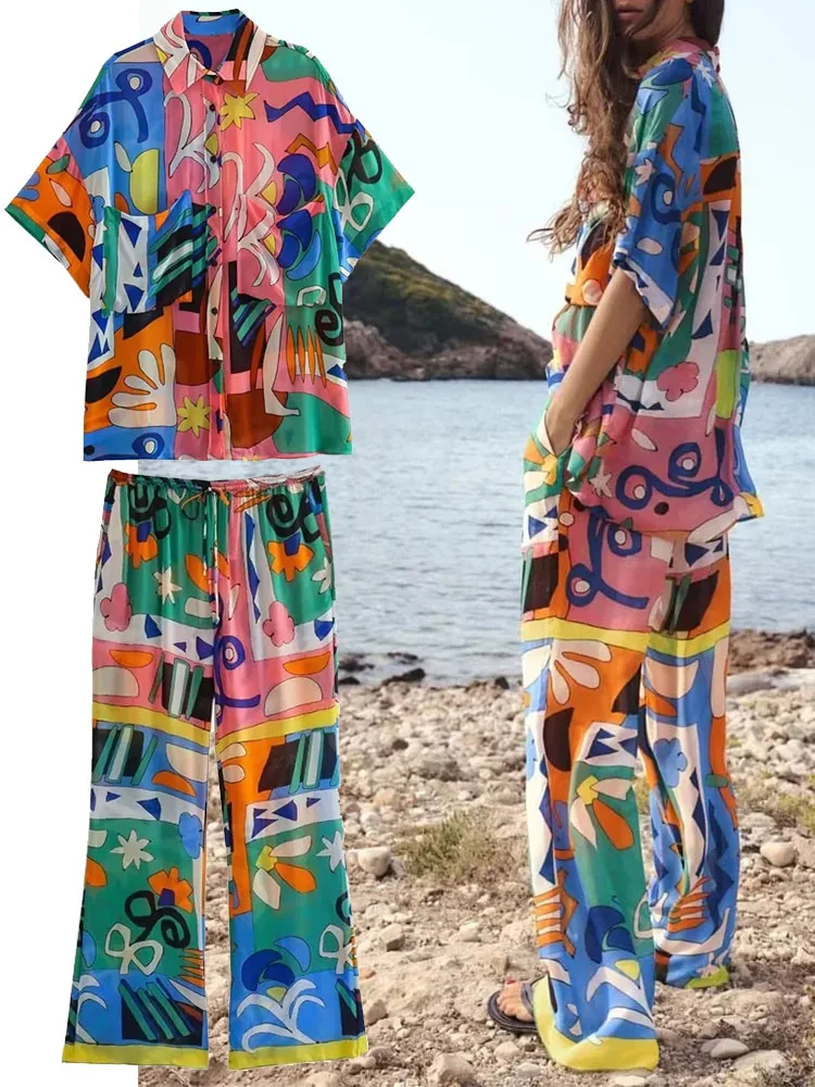 

Женский комплект из блузки и брюк, с принтом и коротким рукавом