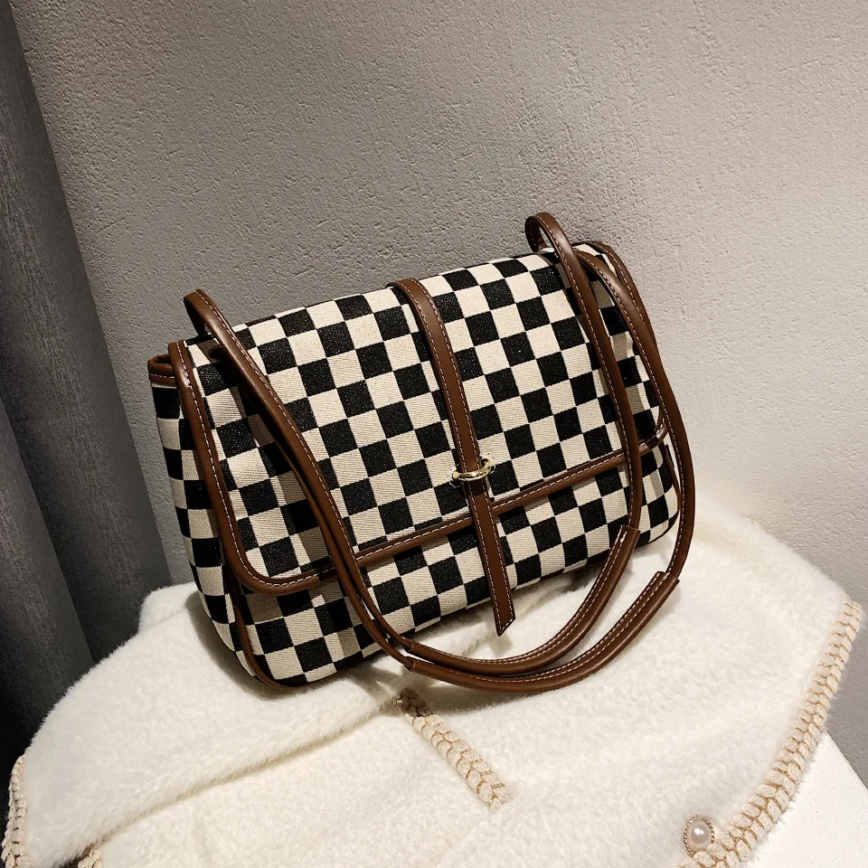 

High-capacity Portable Small Bread Tide Fund 2022 Autumn Winters Is Female Ins Texture Checkerboard Bag Shoulder Aslant Package