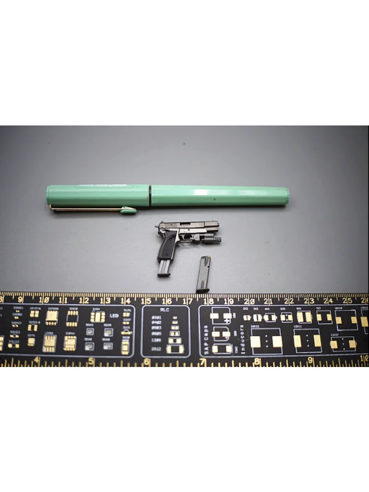 

Модель автоматического пистолета DMS038 в масштабе 1/6 Browning для фигуры 12 дюймов