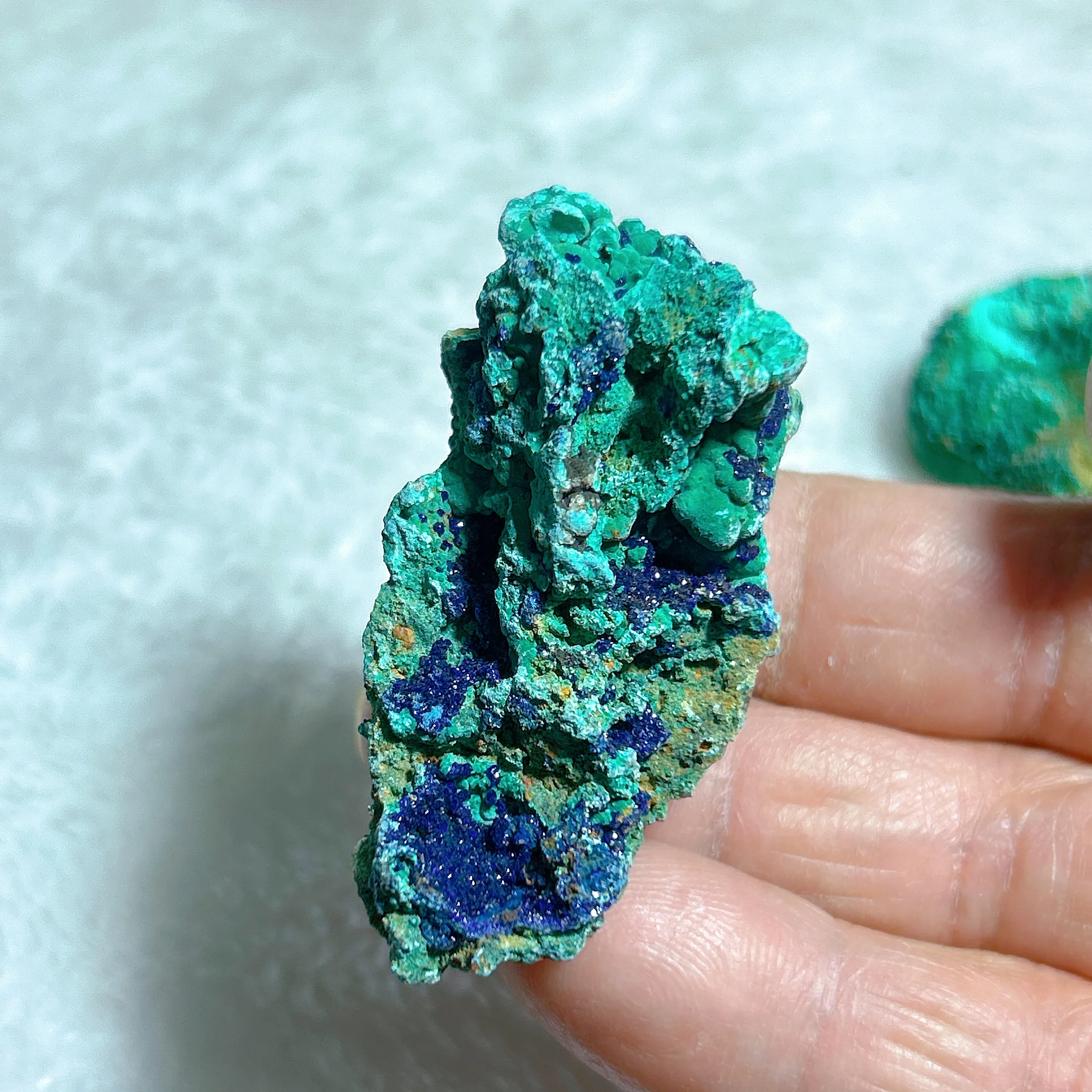 Исцеляющие высококачественные натуральные кристаллы хризоколла с азуритовым