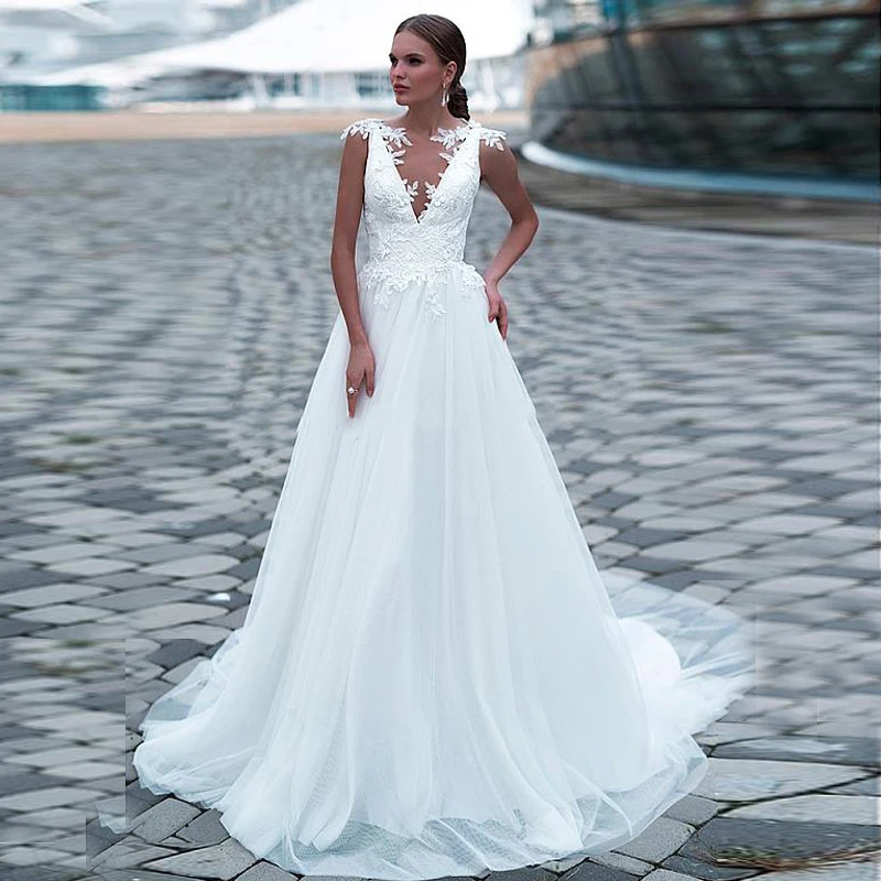 Купи 2022 Custom Made Wedding Dresses V-neck Appliques Lace A-Line Tulle Buttons Wedding Gowns Princess Bride Dresses за 5,575 рублей в магазине AliExpress