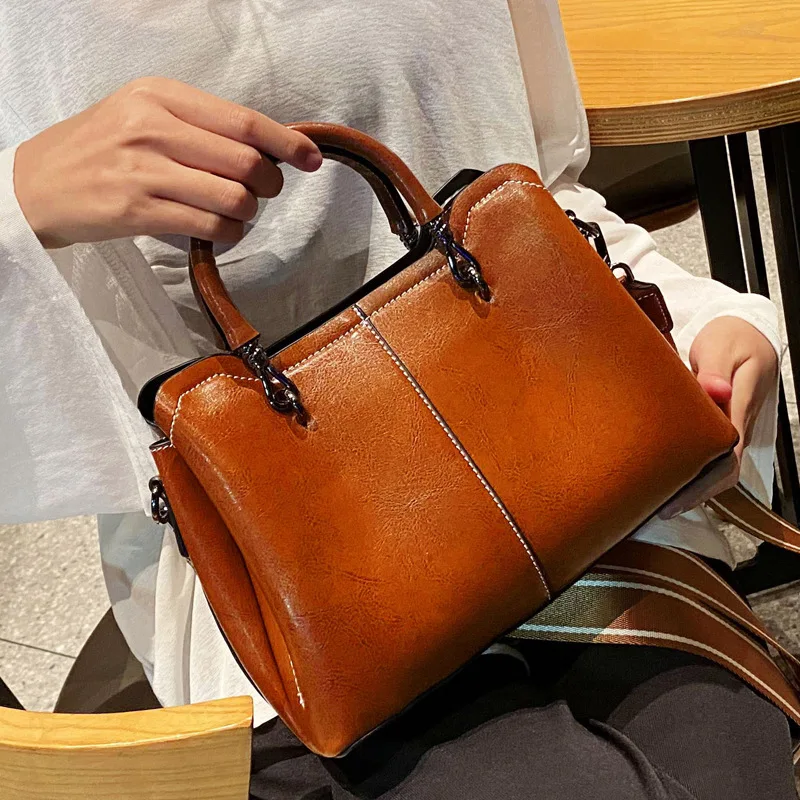 

Wholesale 2022 Vintage Shoulder Bag Luxury Rivet Handbag Soft Leather Crossbody Bags For Women Casual Boston Tote Bolsa Feminina