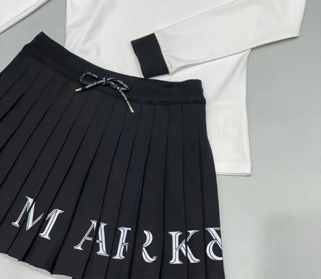 New  Golf Apparel Ladies Casual All-match Fashion Sports Short Skirt Black White Slim Fit Anti-glare Pleat Skirt beautiful lady