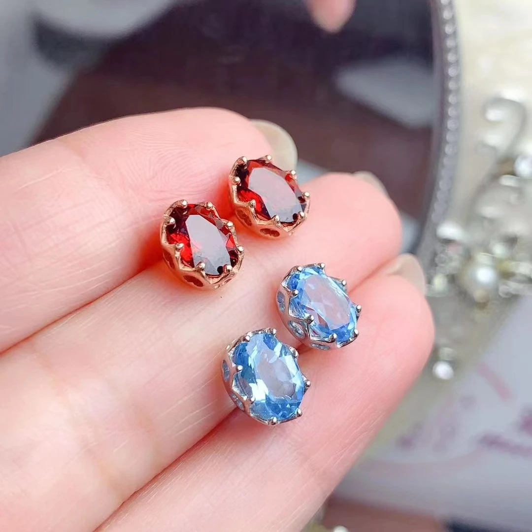 Серьги-гвоздики с гранатом 18 карат