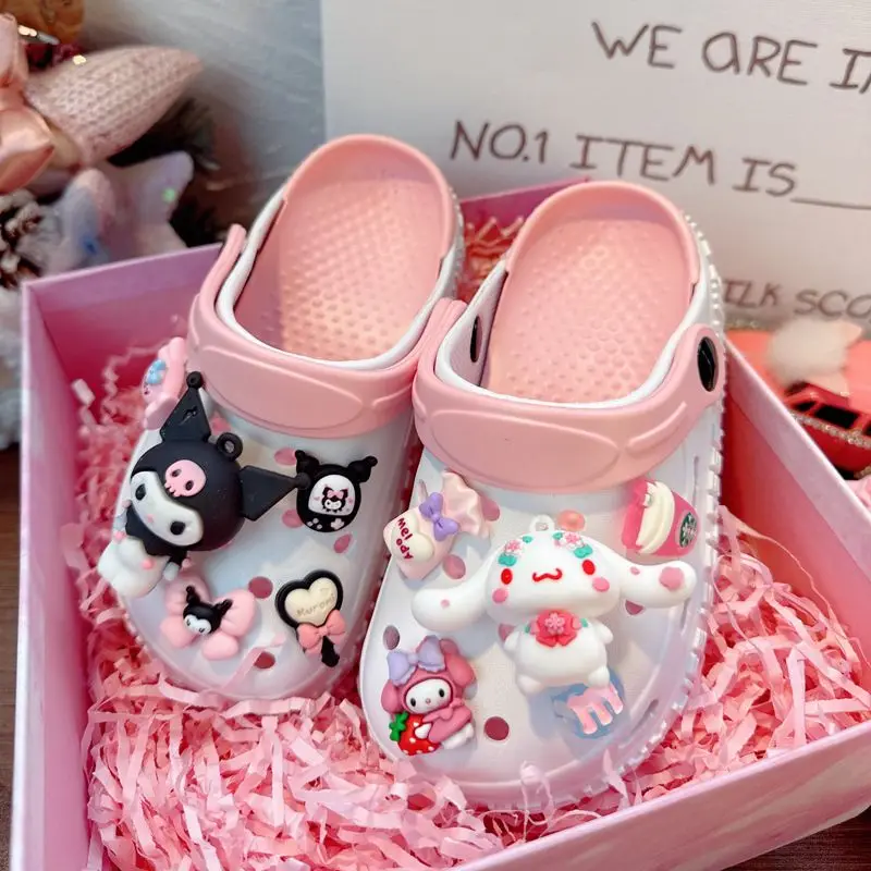 

Sanrios Cinnamoroll Kuromi My Melody Симпатичные Мультяшные шлепанцы для девочек для улицы летние Нескользящие Шлепанцы из материала