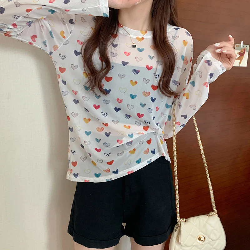 

Женские прозрачные сетчатые футболки с принтом сердечек