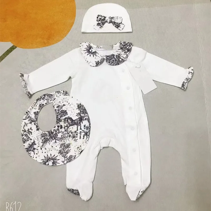 

Girl newborn foot binding onesie cap saliva towel three sets