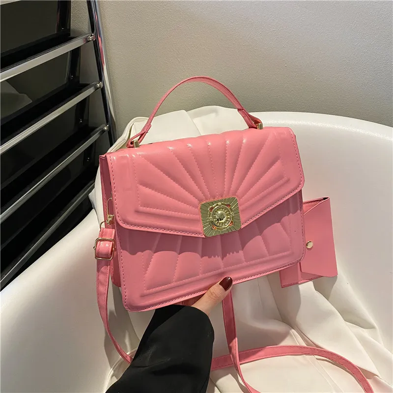 

High-quality Womens Handbags Luxury Designer Bags Spring All-match Messenger Bag Rhombus Chain Fashion Shoulder Bag Card Holder