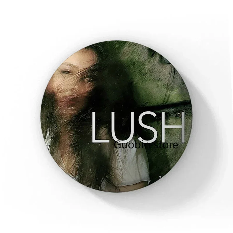 

Эмалированная булавка Singer Mitski 58 мм