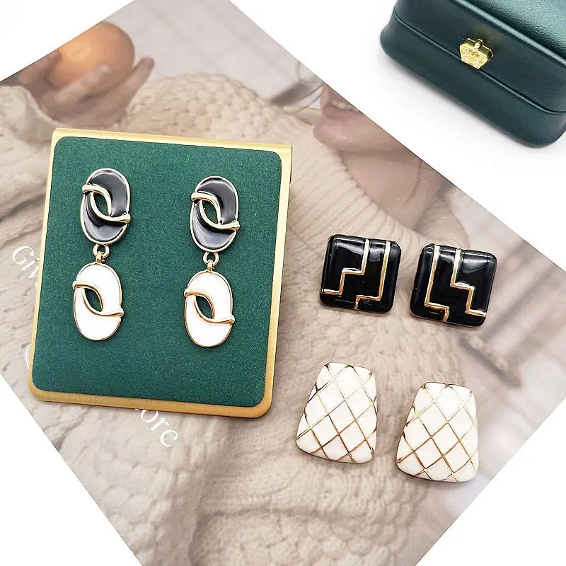 

White Black Enamel Earrings Geometry Dripping Glaze Brincos Vintage Palace Pendant Pendientes Party Jewelry