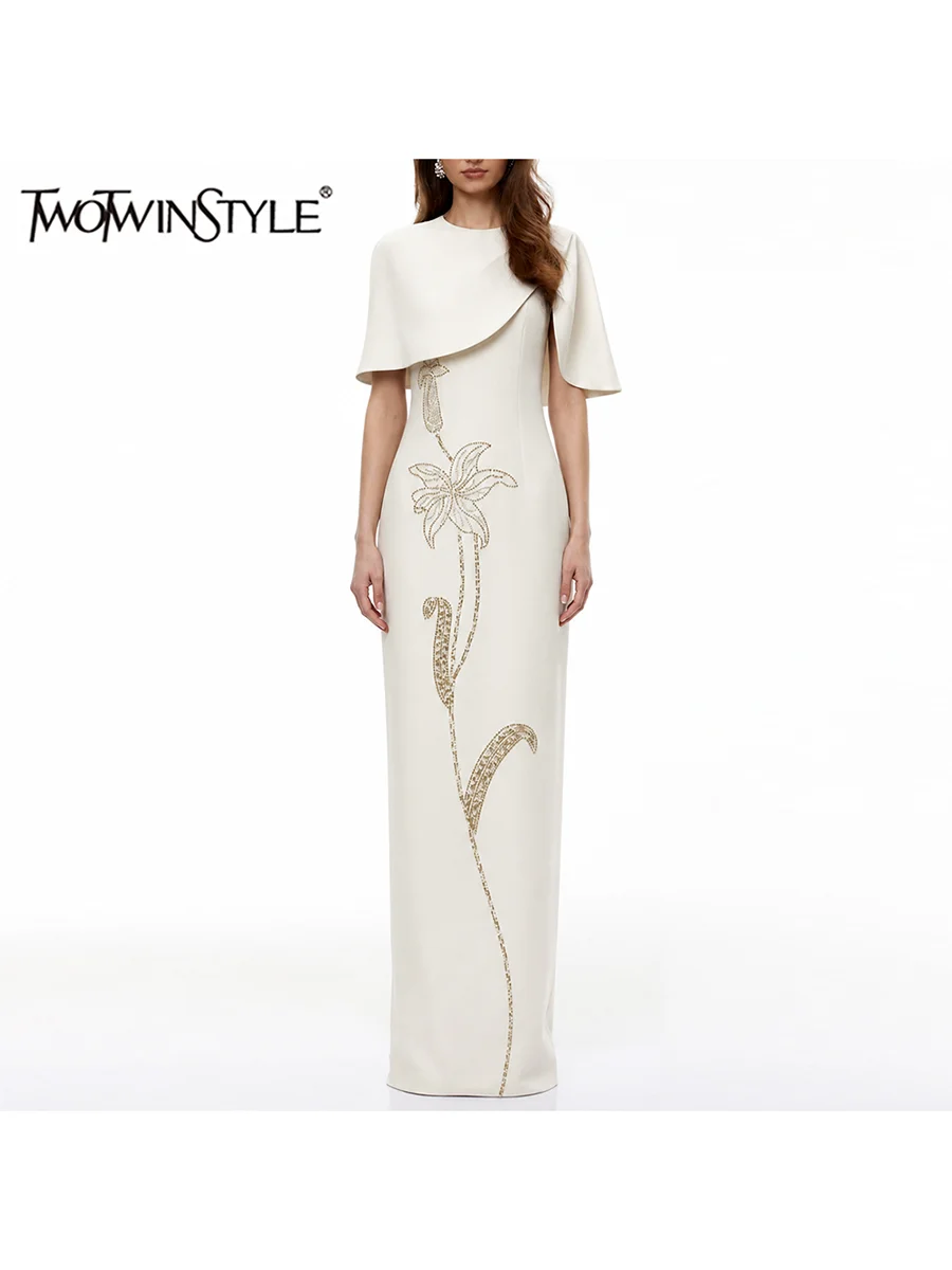 Фото TWOTWINSTYLE Женский комплект из двух предметов: облегающее макси-платье с цветочным узором и жемчужной отделкой, без рукавов, с круглым вырезом, и однотонная шаль. №1