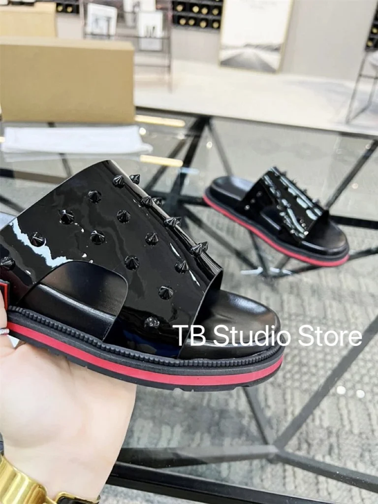 

2023 Summer Men's Rivet Shoes Black Shoes Red Thick Soled Non-slip Belt Buckle FashionSlipper Men Beach Sandals Casual Shoes