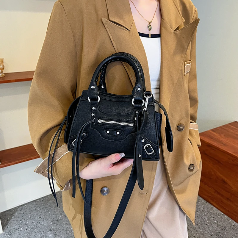 

Brand Shoulder Bags For Women Fashion Studded Messenger Bag Purses And Handbags Designer Crossbody Bag Luxury Purse Armpit Bag