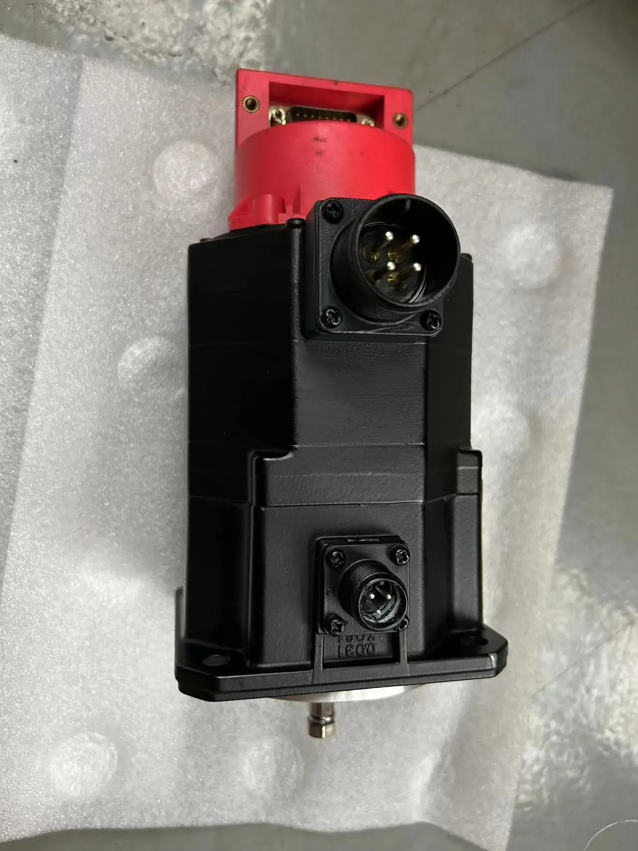 НОВЫЙ A06B-0031-B675 Гарантия на двигатель Fanuc 12 месяцев